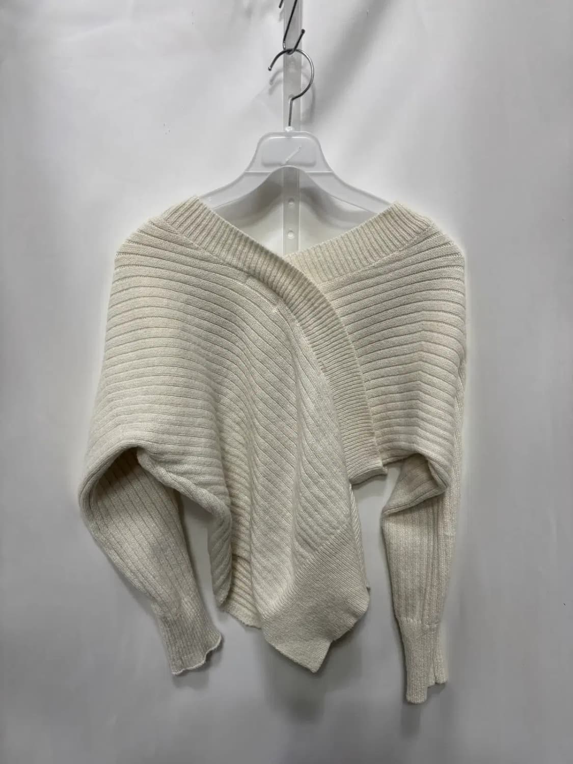 아이보리 랩 스타일 브이넥 니트 상품이미지4