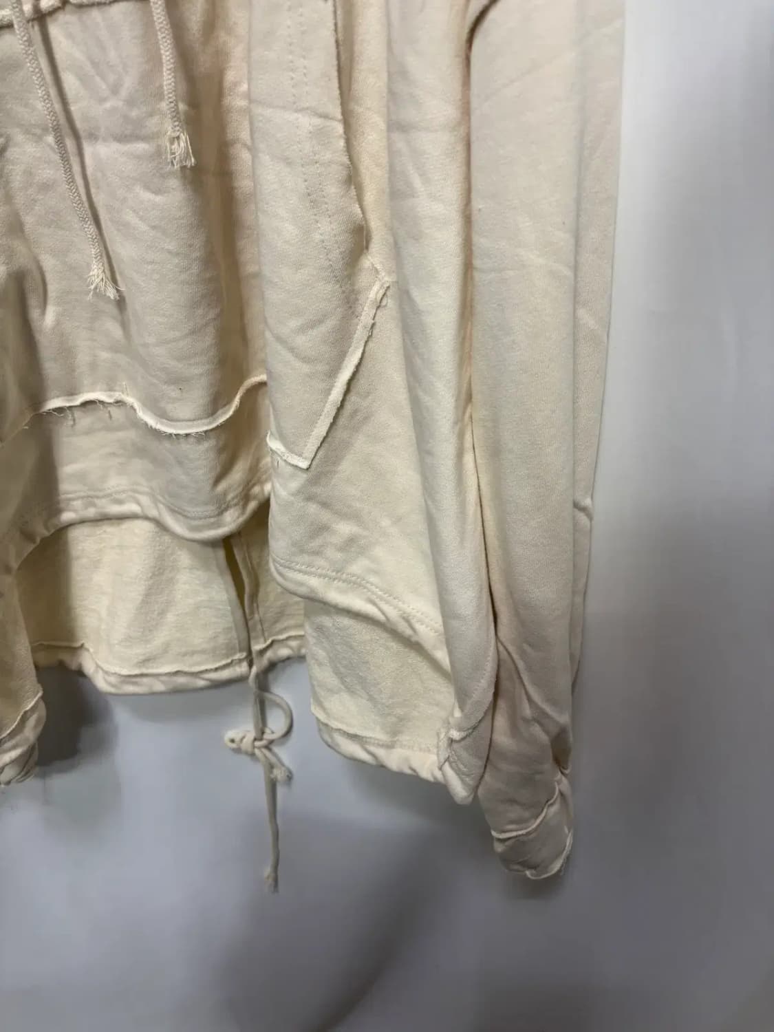 베니 크림색 언발런스 오버사이즈 후드티 상품이미지3