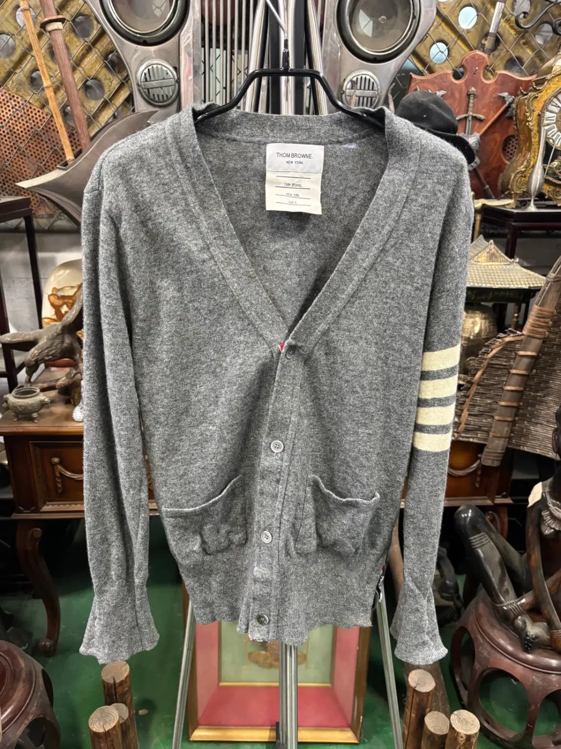 톰 브라운(Thom Browne)사선 완장 메리노 울 가디건 상품이미지1