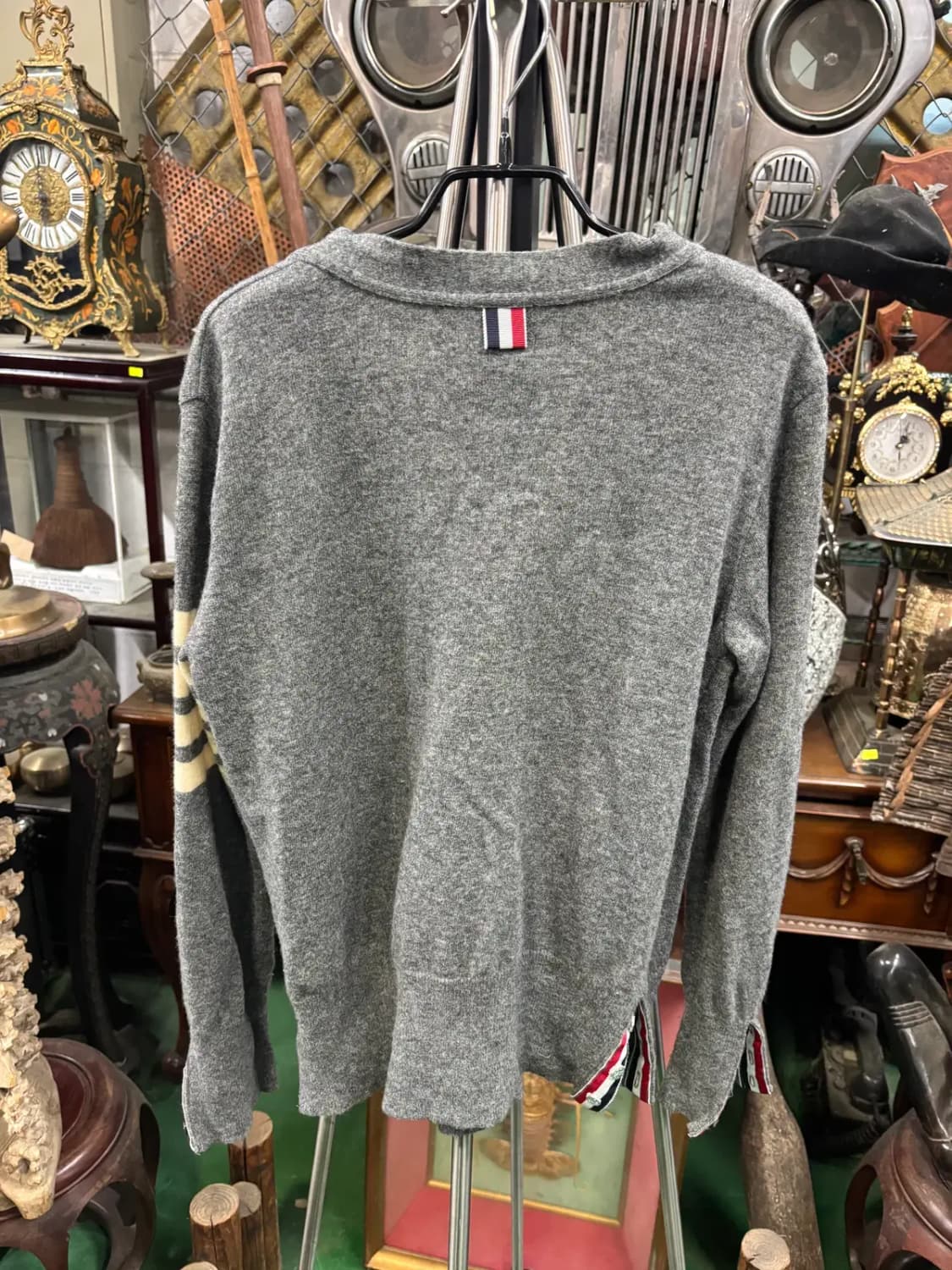 톰 브라운(Thom Browne)사선 완장 메리노 울 가디건 상품이미지4