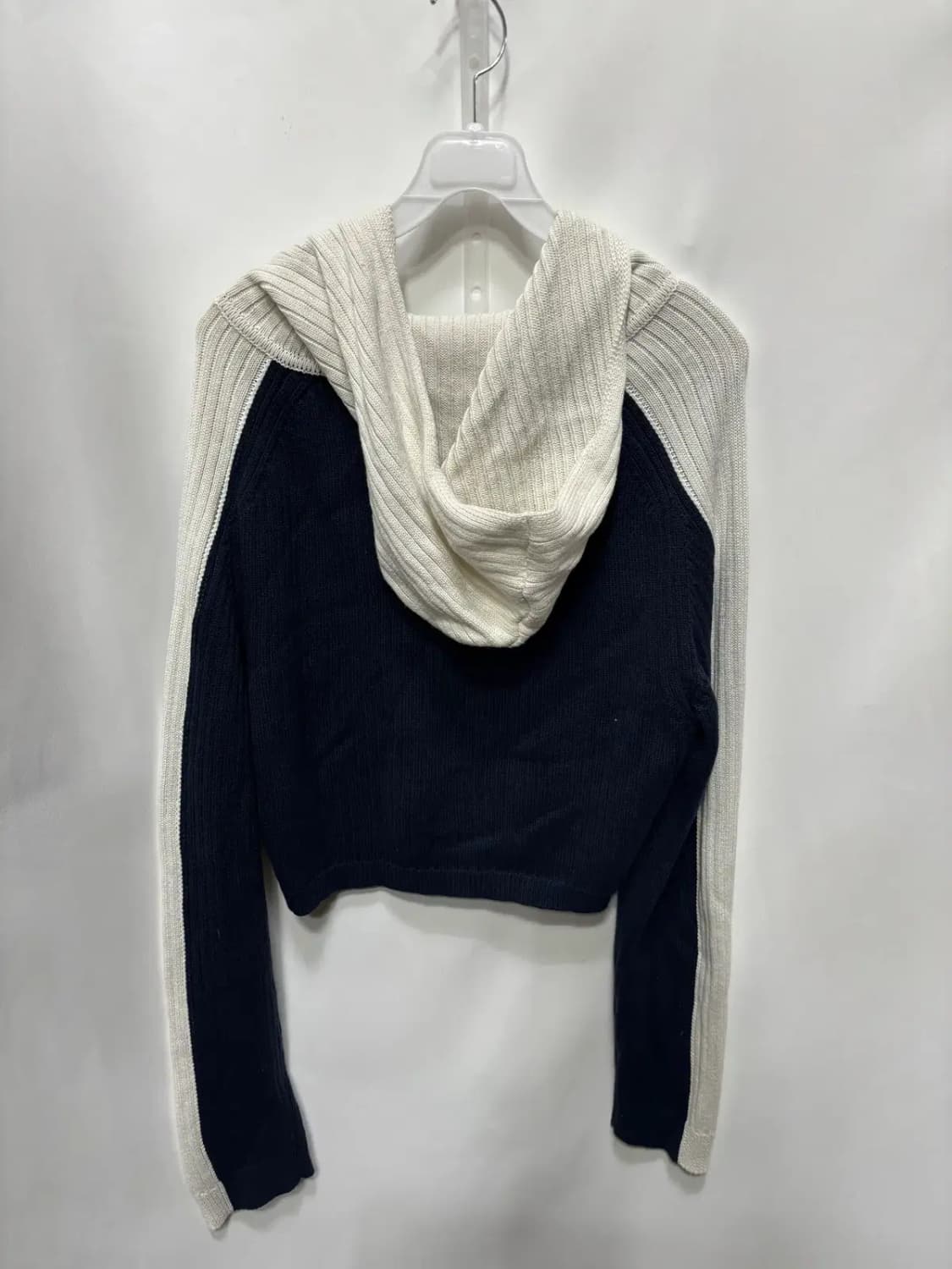 에잇세컨즈(8SECONDS)배색 포인트 니트 세미 크롭후드 상품이미지4