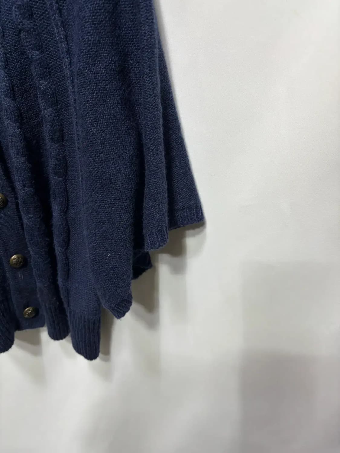 리즌(Reason) 네이비 케이블 니트 케이프 망토 가디건 상품이미지3
