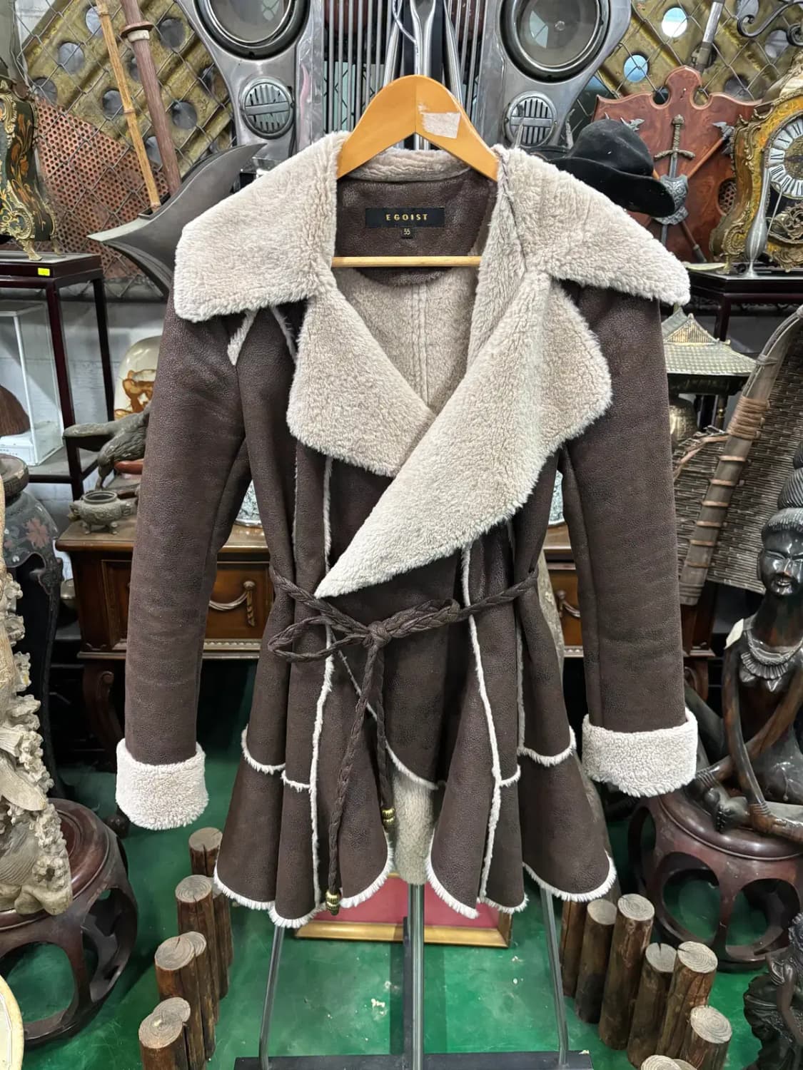 에고이스트(EGOIST)브라운 스웨이드 무스탕 벨티드 코트 상품이미지1