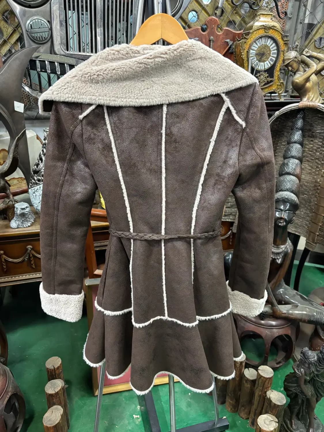 에고이스트(EGOIST)브라운 스웨이드 무스탕 벨티드 코트 상품이미지5