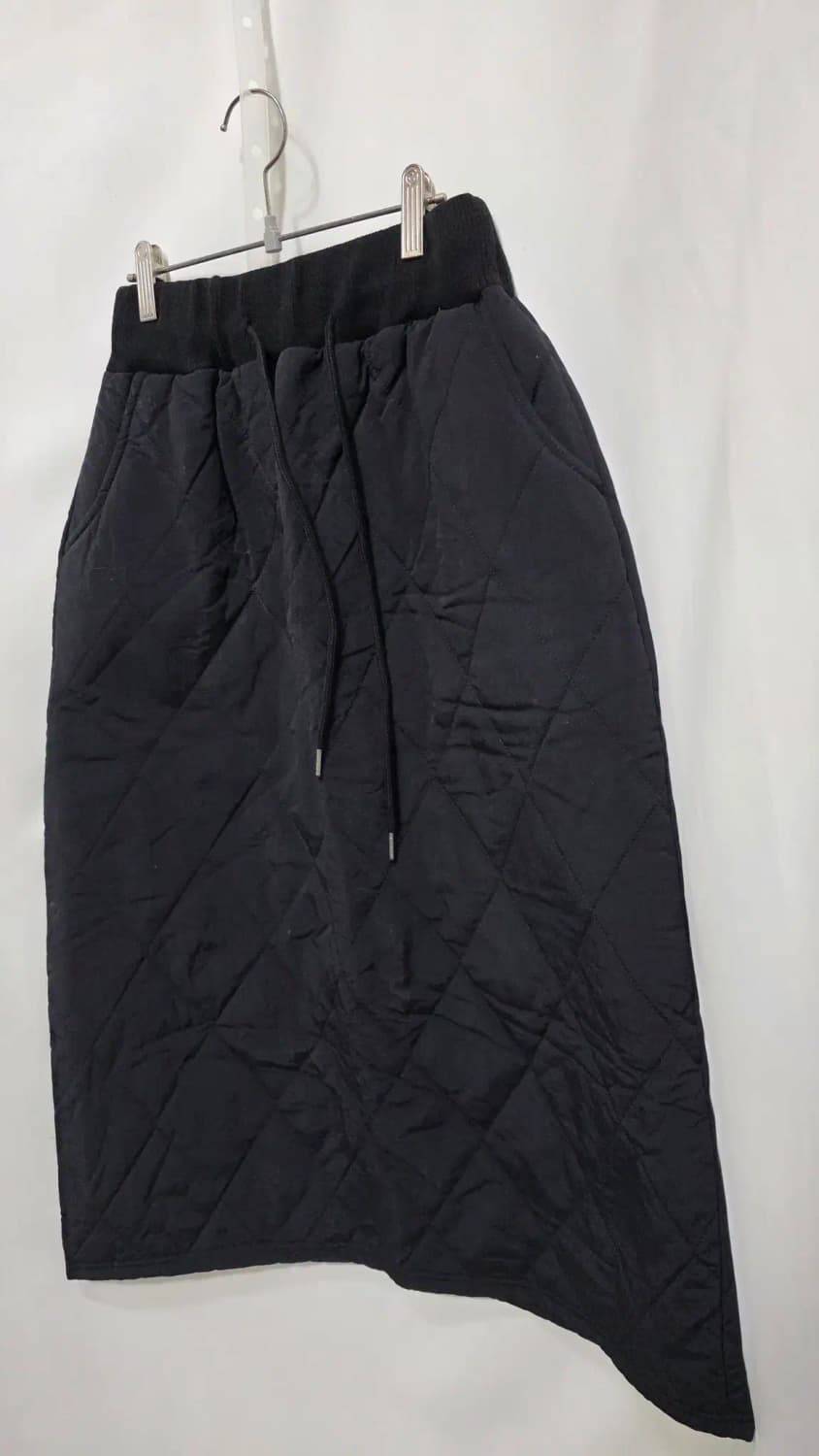 블랙 퀼팅 볼륨 뒤트임 스커트 55-66 퀼팅치마 상품이미지1