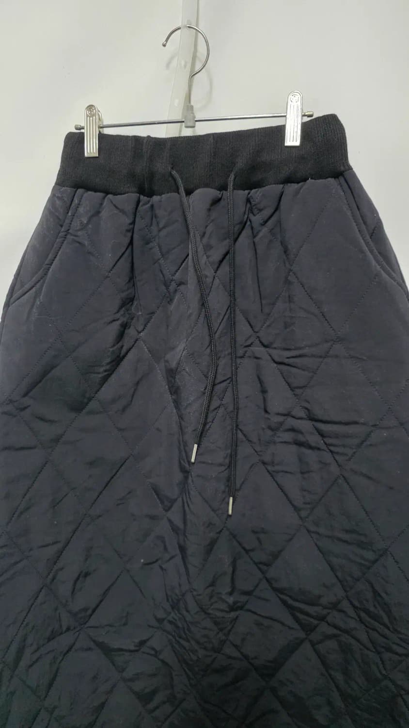 블랙 퀼팅 볼륨 뒤트임 스커트 55-66 퀼팅치마 상품이미지2