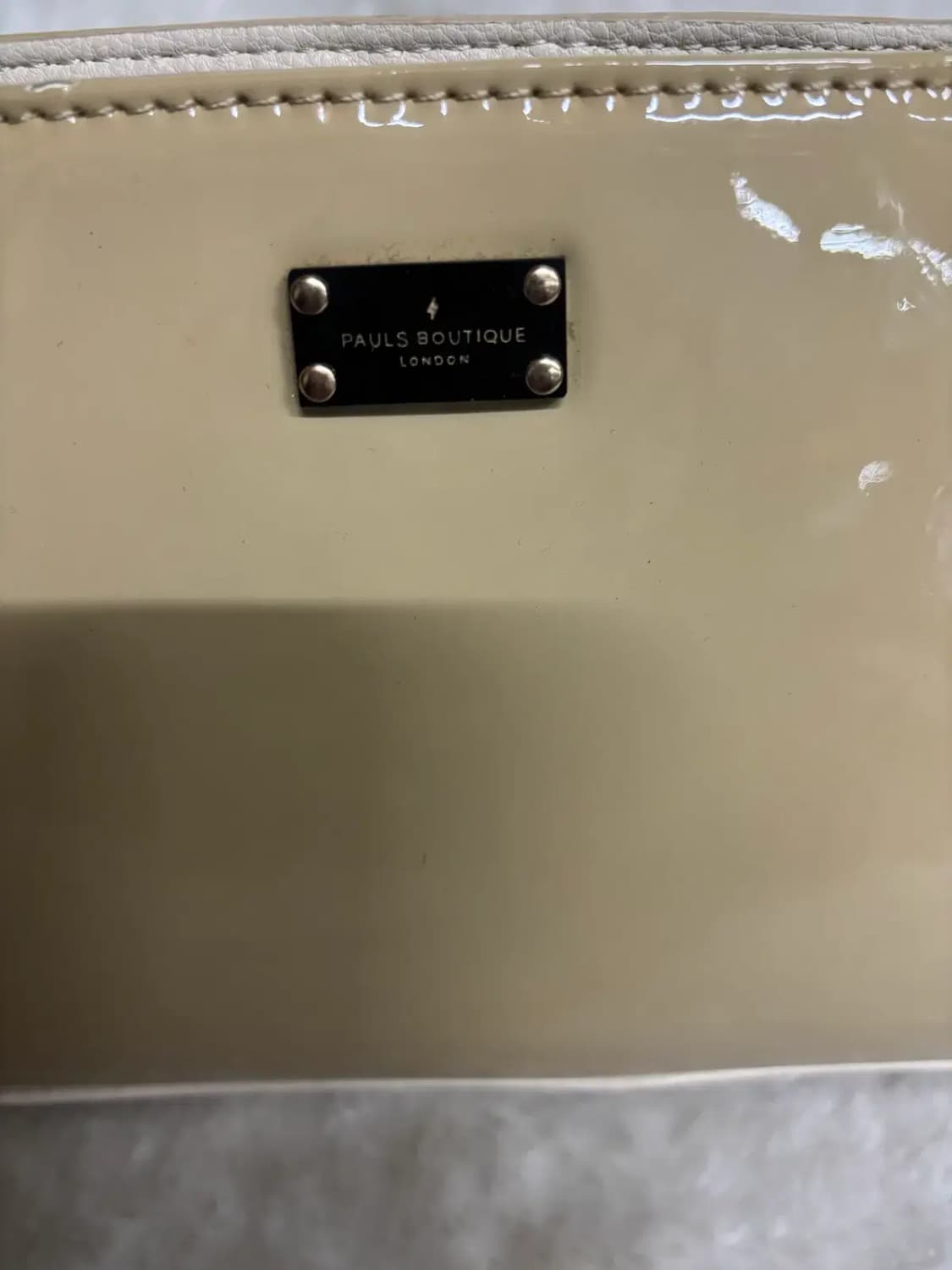 폴스 부띠끄  에나멜 미니 크로스백 상품이미지4