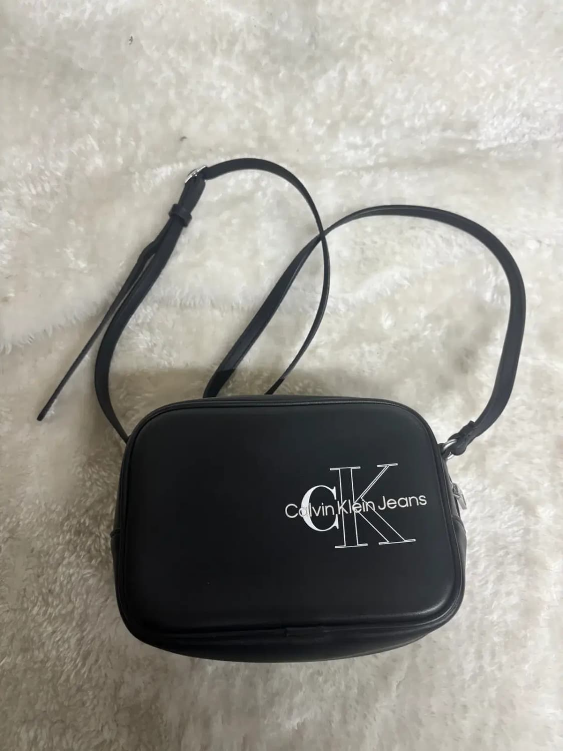 캘빈클라인 진(Calvin Klein Jeans) 스컬프티드 카메라 백 상품이미지1