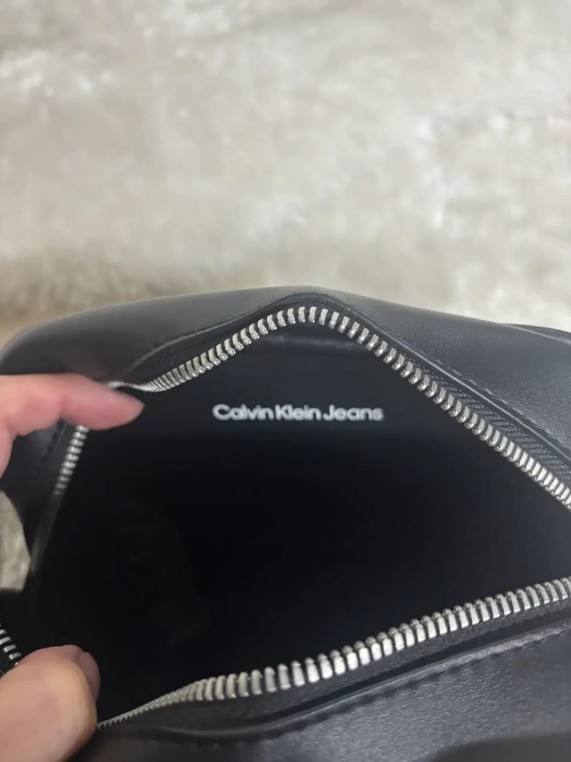 캘빈클라인 진(Calvin Klein Jeans) 스컬프티드 카메라 백 상품이미지4