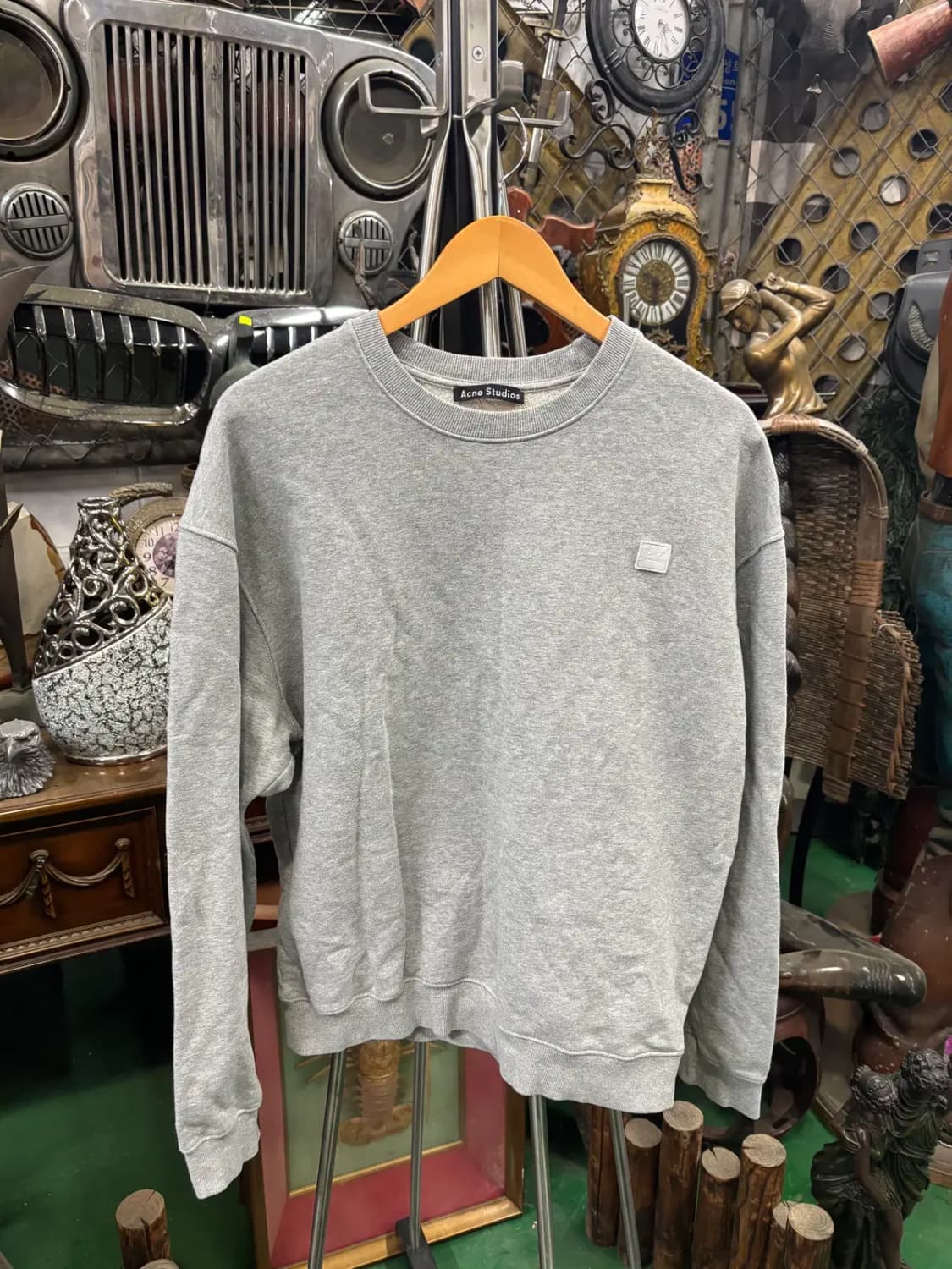 아크네 스튜디오(Acne Studios)페이스 패치 크루넥 스웻셔츠 상품이미지1