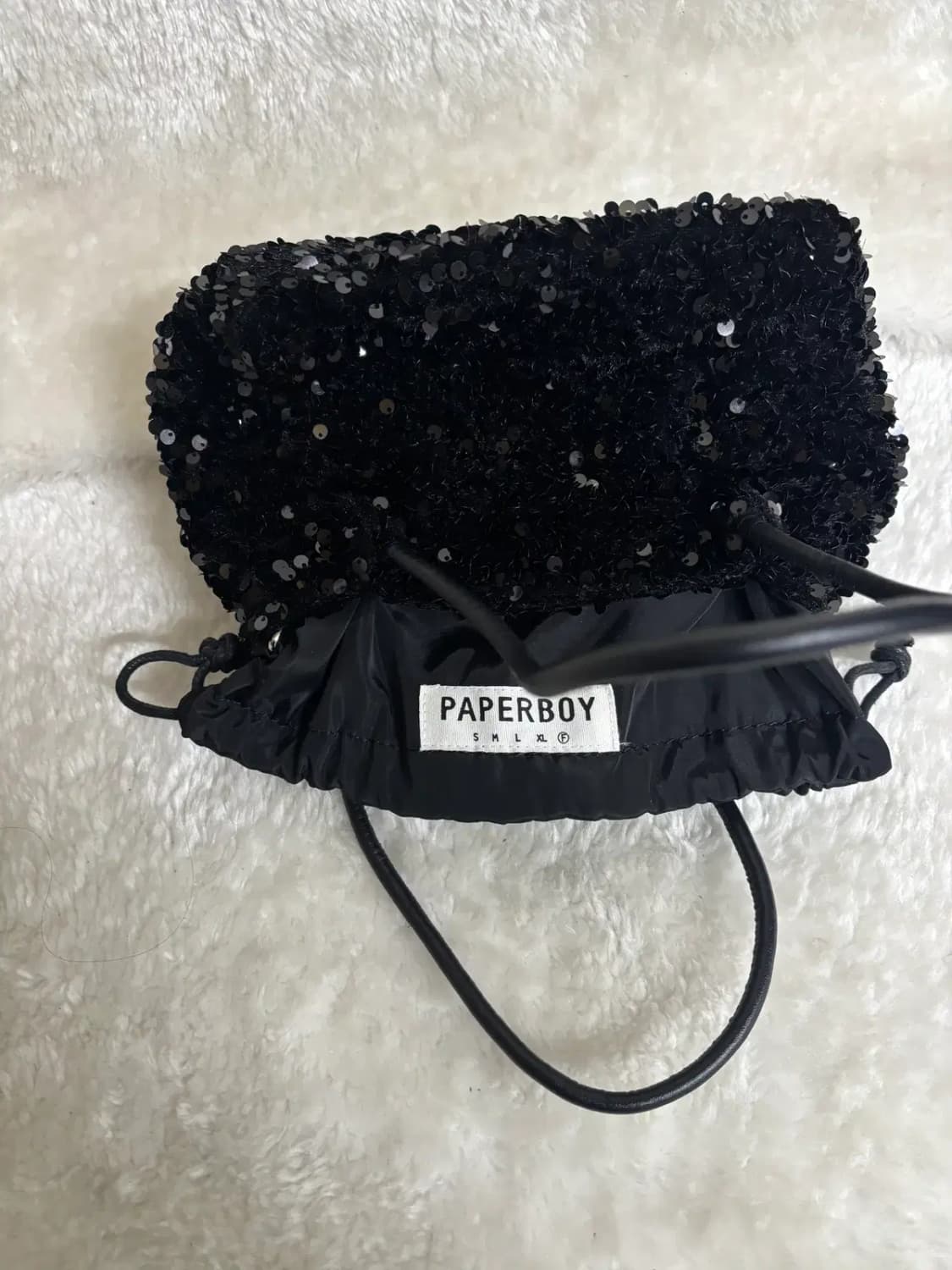 페이퍼보이(PAPERBOY) 블랙 스팽글 미니 토트백(크로스끈 분실) 상품이미지3