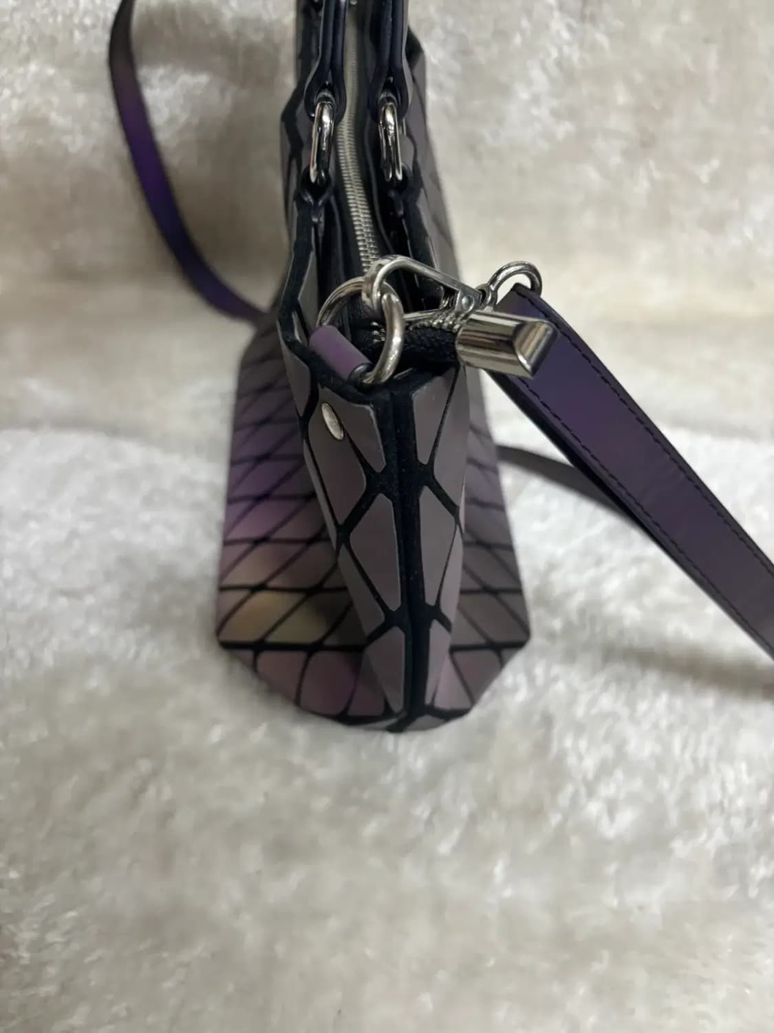 JM bags 기하학적 격자 패턴 반사성 토드백 앤 크로스백 상품이미지2