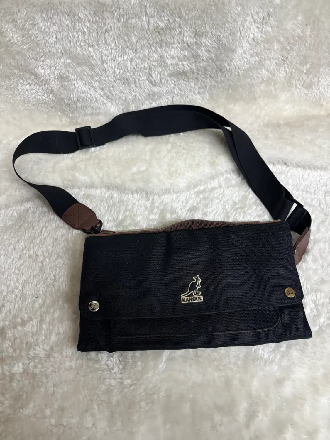캉골(KANGOL)글램핑 크로스백 상품이미지1