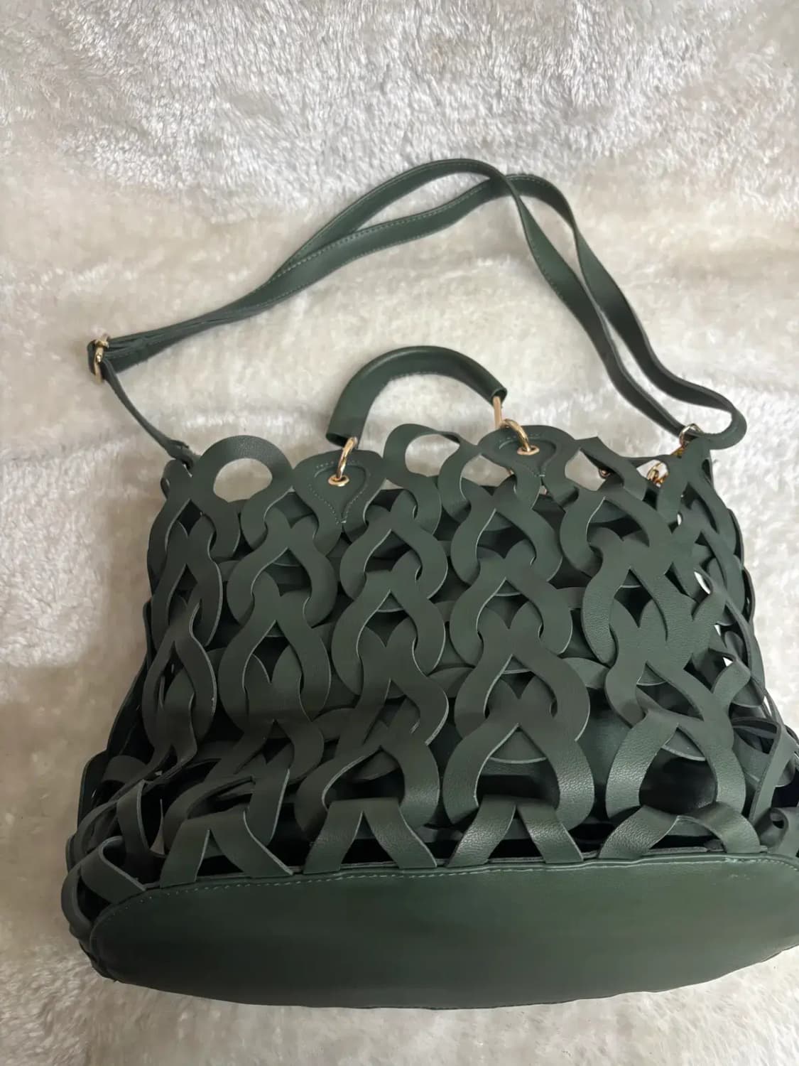 컷아웃 패턴 다크 그린 버킷백 숄더 앤 토트백 상품이미지1