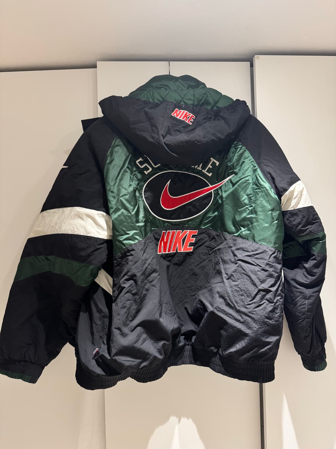 슈프림 X 나이키 19시즌 패딩 L사이즈 상품이미지2