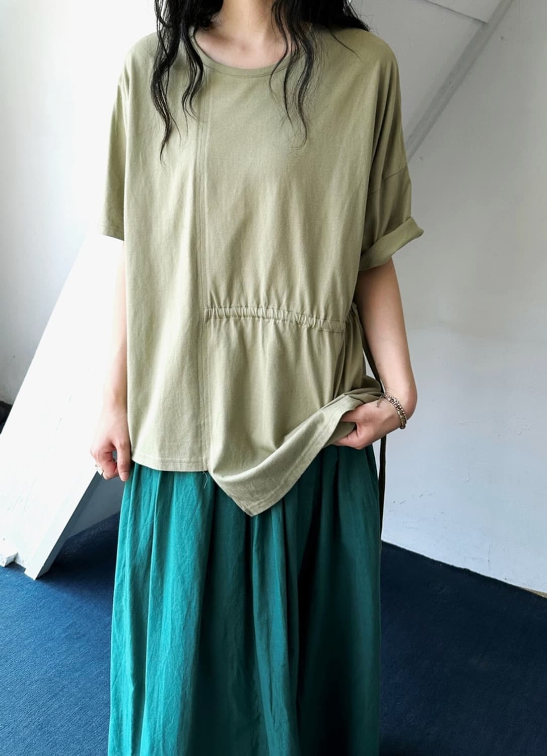 String point asymmetry panel crew neck t 상품이미지9