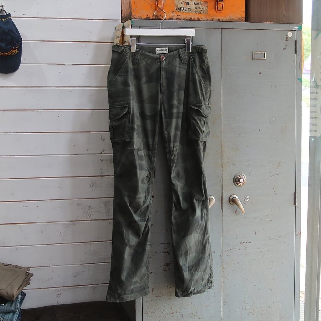 (착용컷) BARCEDOS 카모 카고 팬츠 (32.5) 상품이미지3