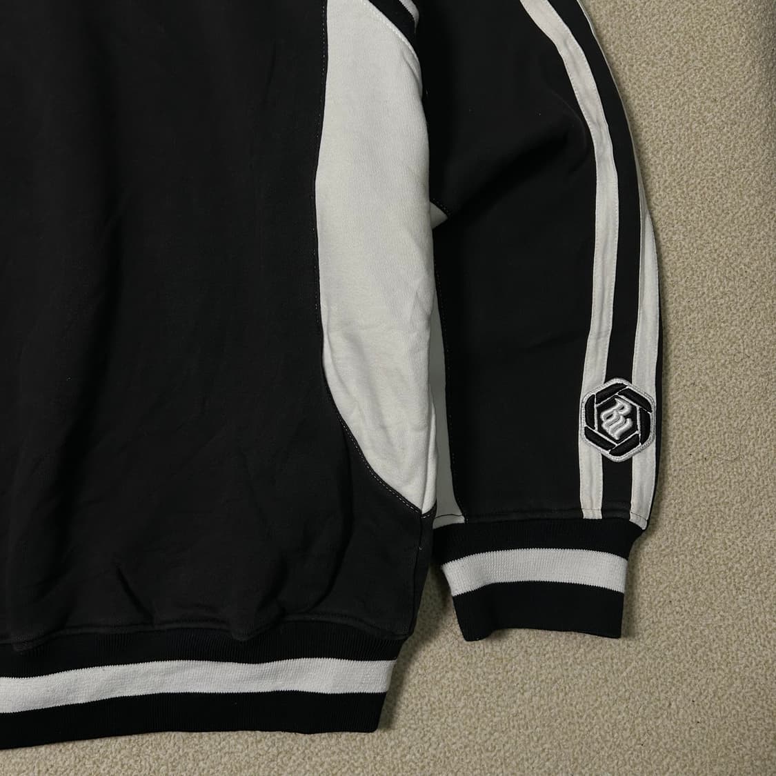 (XL) 로카웨어 블랙 나그랑 맨투맨 상품이미지4