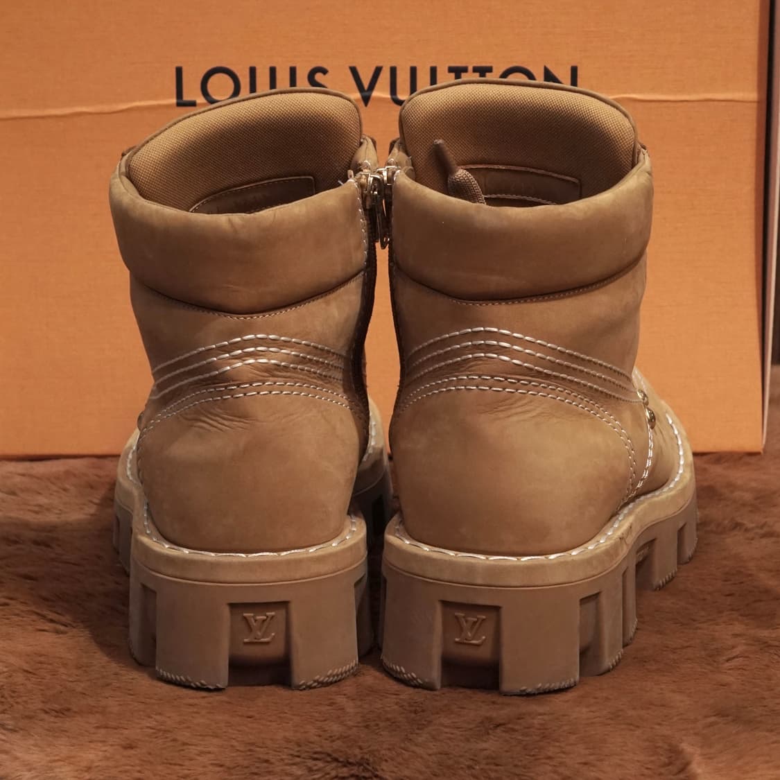 루이비통 퍼렐 런웨이 컬렉션 LV 체커 부츠 상품이미지10