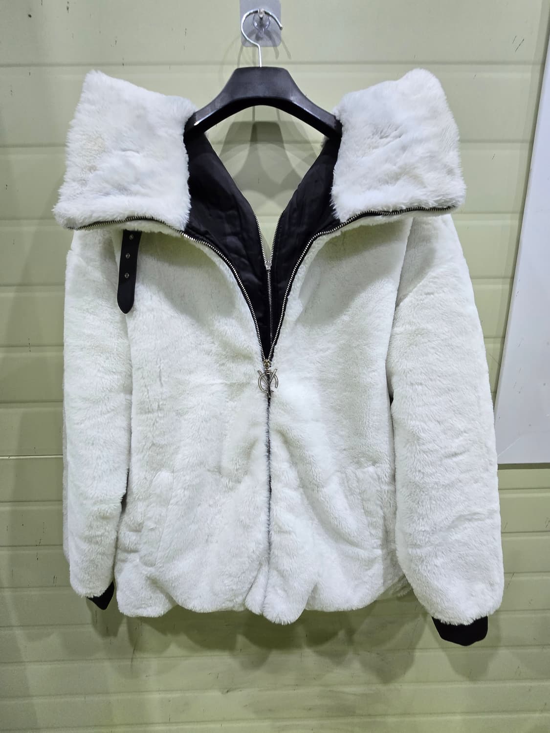 유니크한 화이트 퍼 자켓 상품이미지2