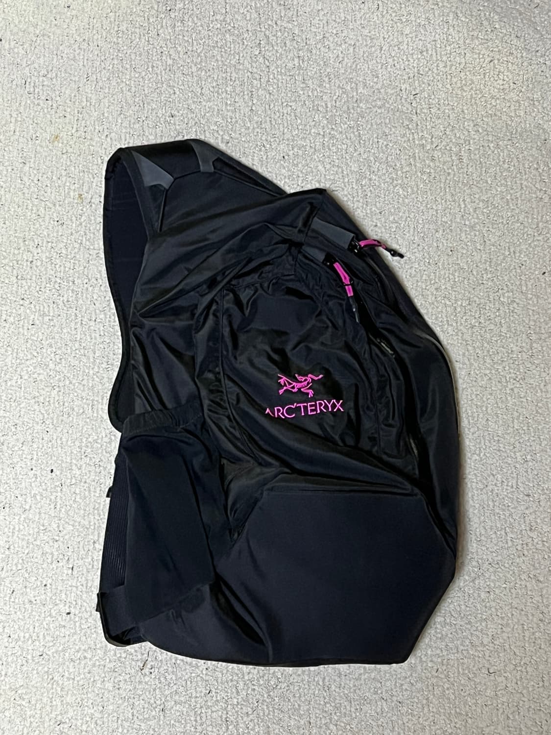 아크테릭스 시스템 A 퀴버 크로스바디 팩 블랙 울트라 바이올렛 상품이미지3