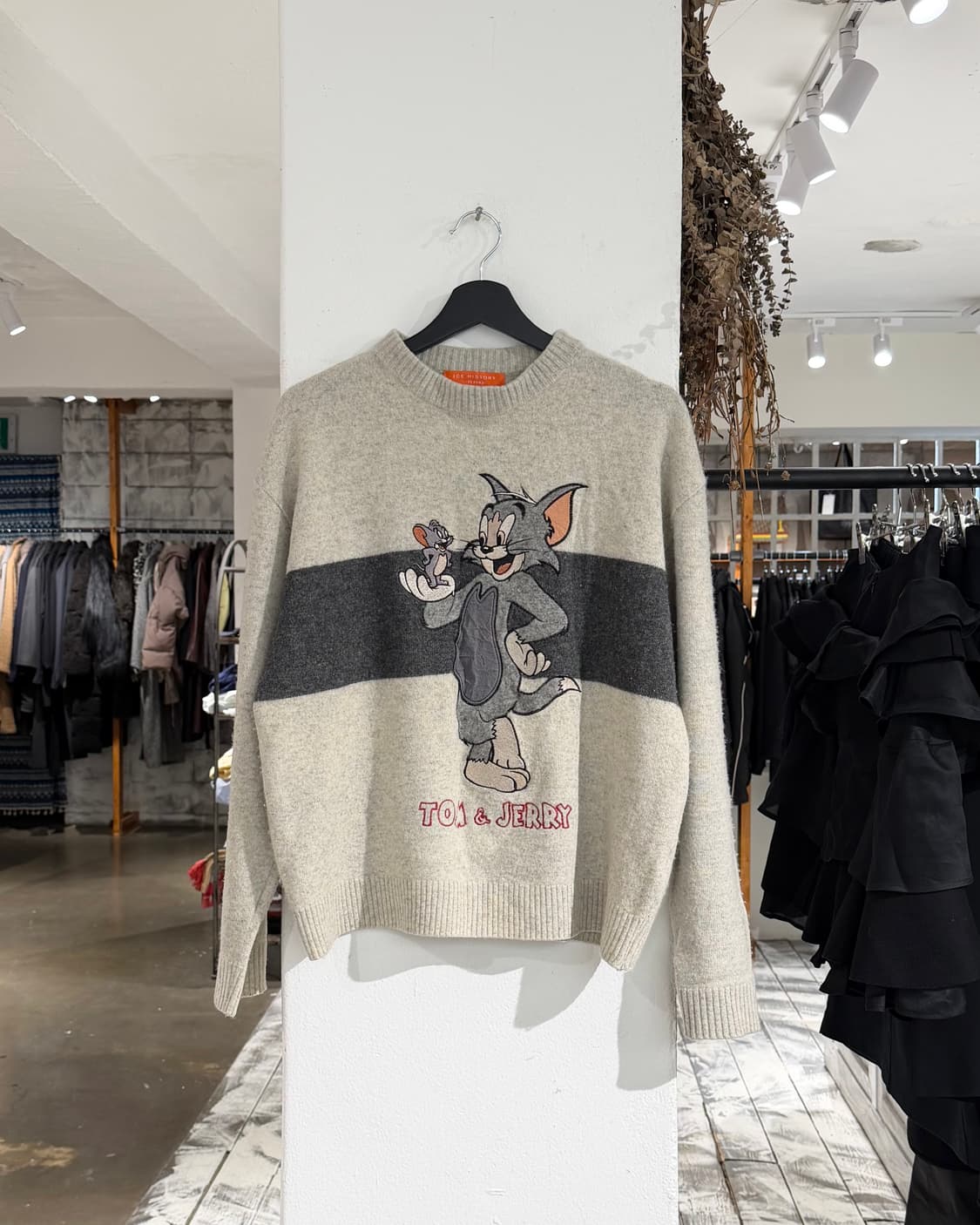 아이스버그 그레이 버진울 톰앤제리 니트 상품이미지1