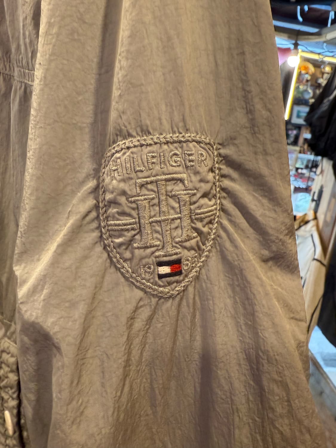 타미힐피거 그레이 윈드브레이커 상품이미지3