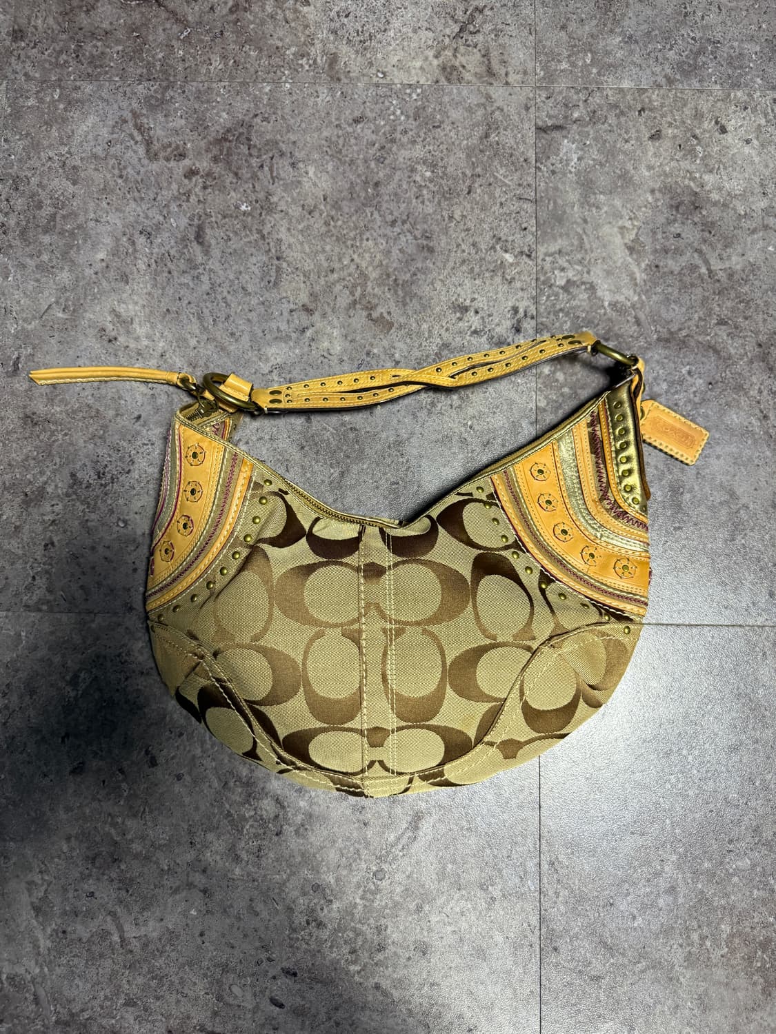 코치 숄더백 상품이미지1