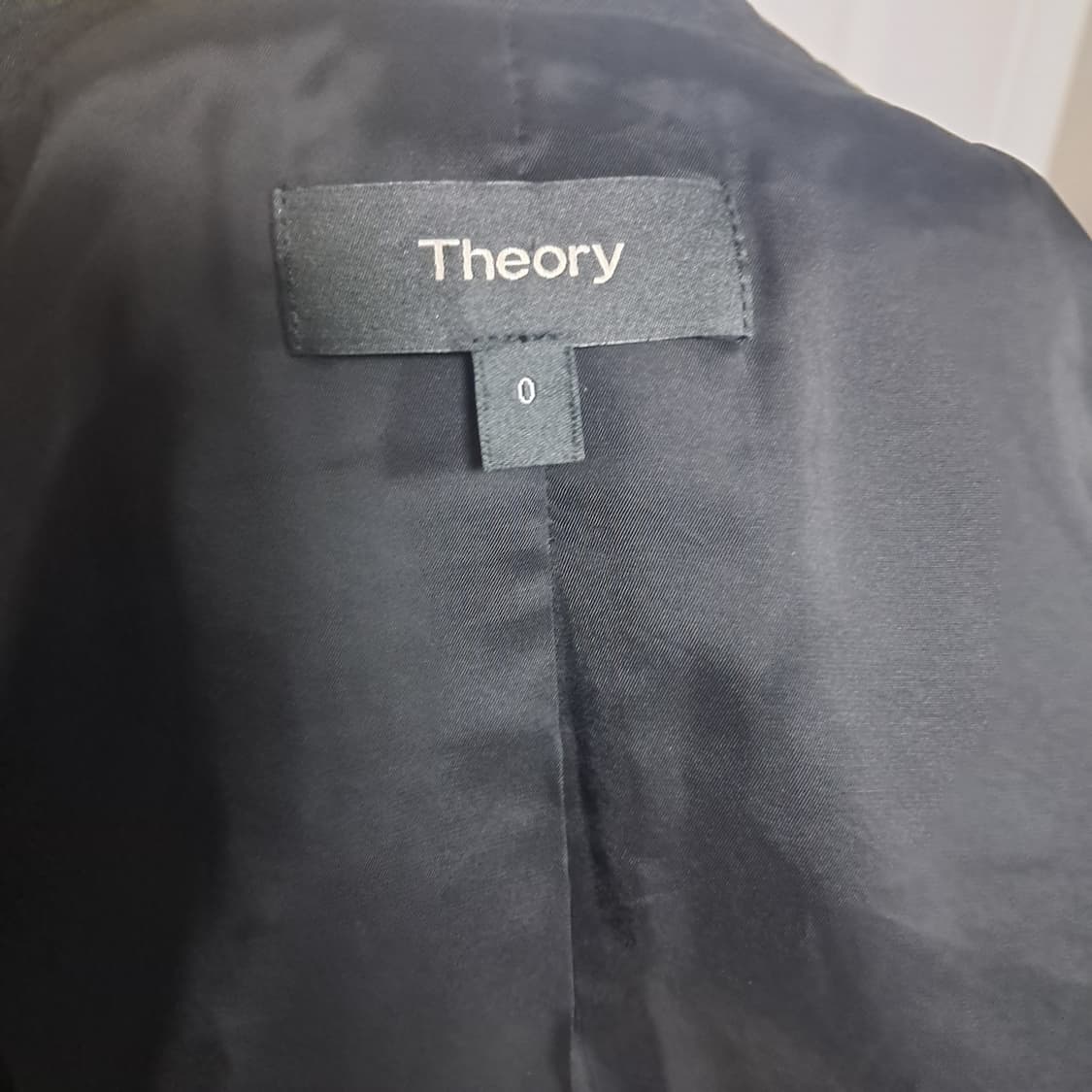 띠어리 블랙 더블 버튼자켓 0사이즈(거의새제품, 20년제품) 상품이미지8