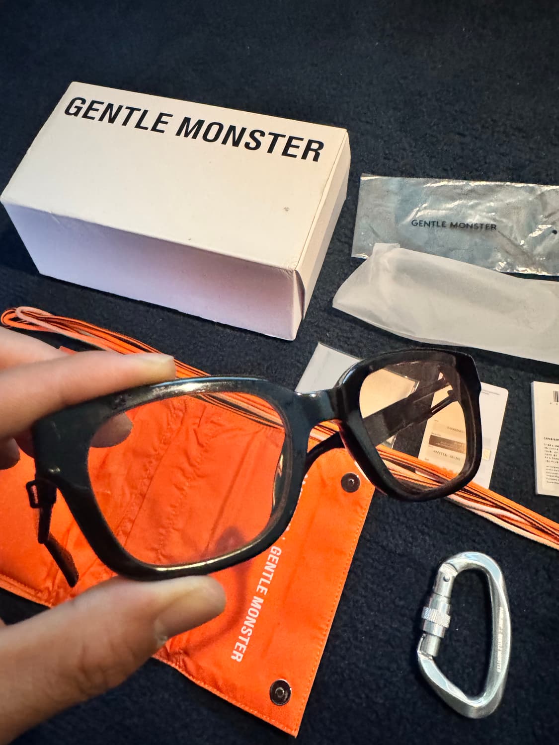 젠틀몬스터 엠부쉬 카라비너 선글라스 블랙/오렌지 상품이미지7