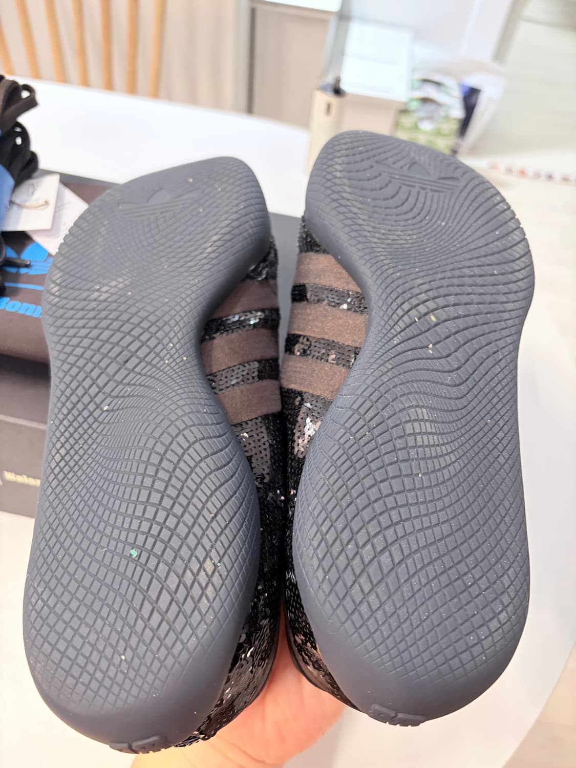 아디다스 웨일즈보너 카린타 시퀸 265사이즈 상품이미지6