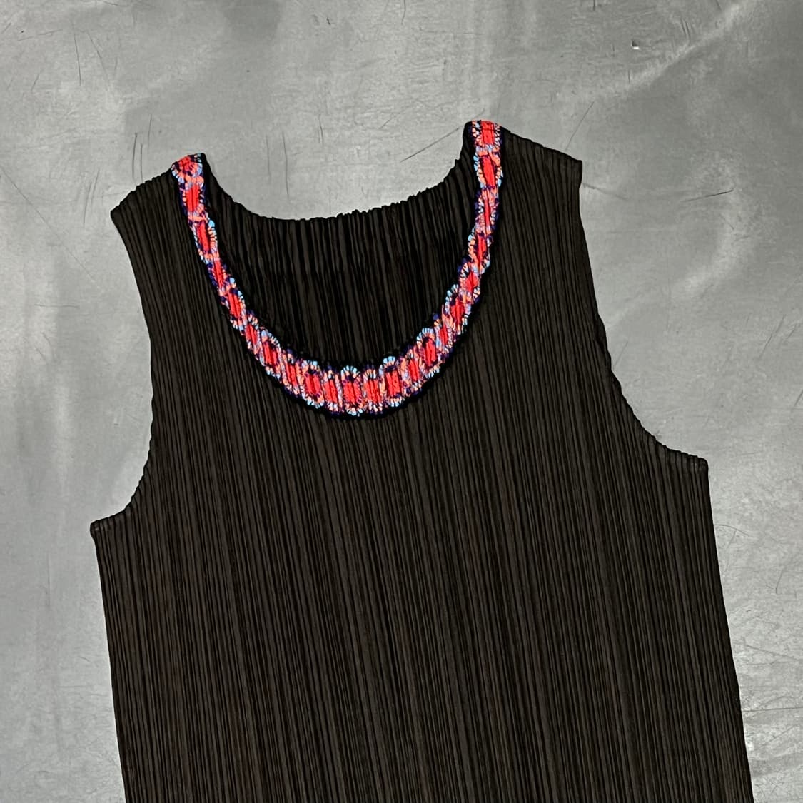  플리츠플리즈 플라워 넥 베스트 y14555 상품이미지3