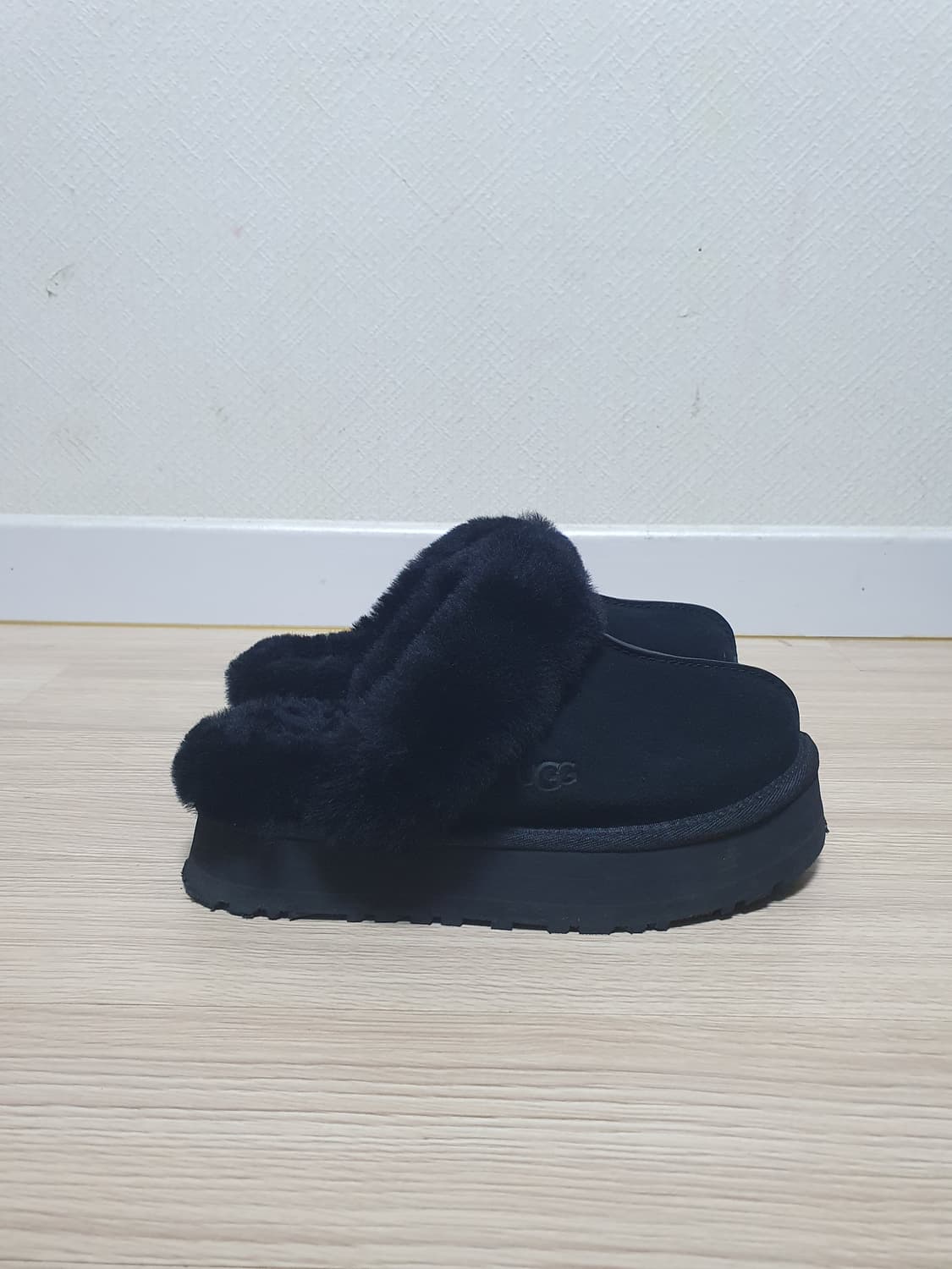 어그 디스케트 털 슬리퍼 225~230 상품이미지1