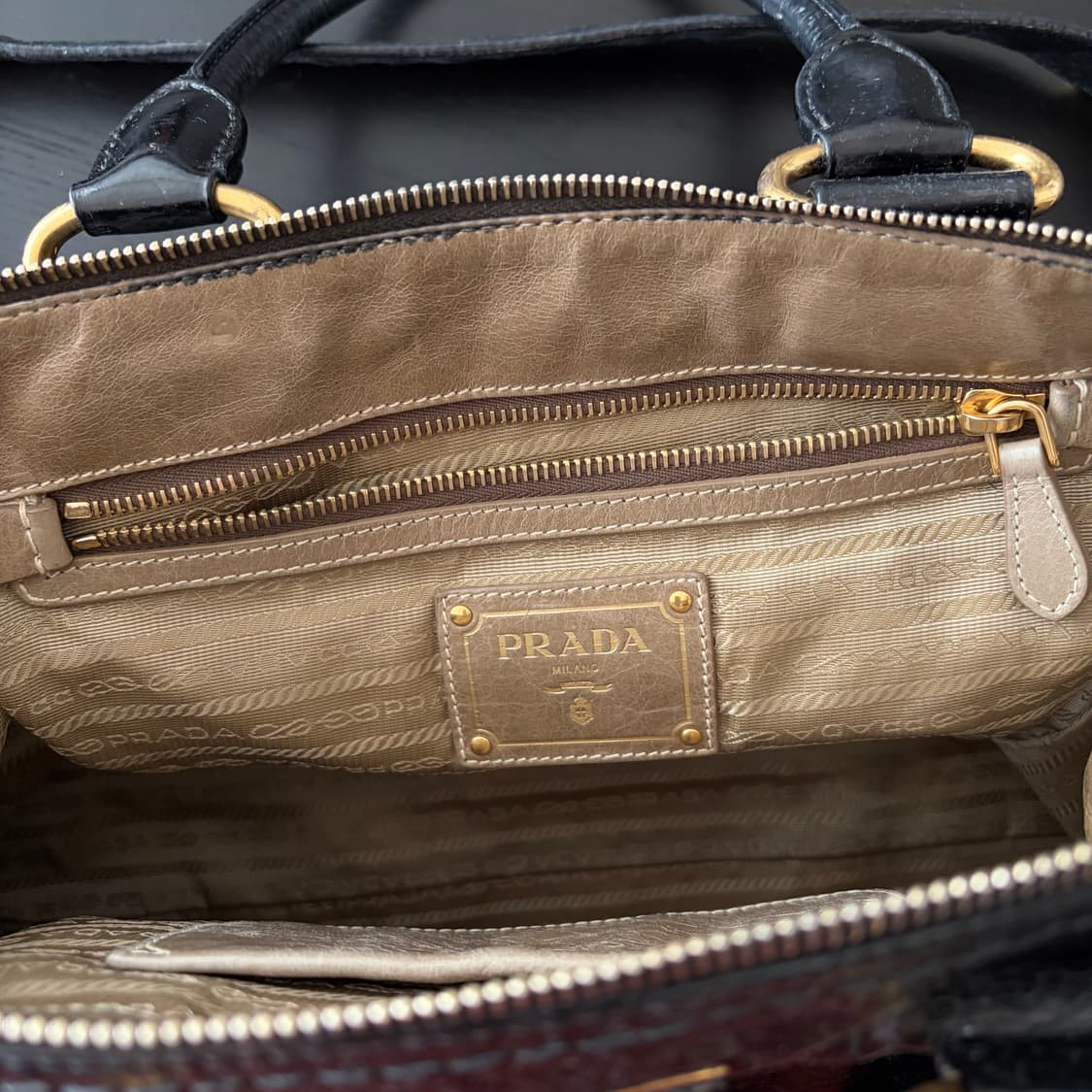 프라다 비텔로 샤인백 블랙 토트백 상품이미지5