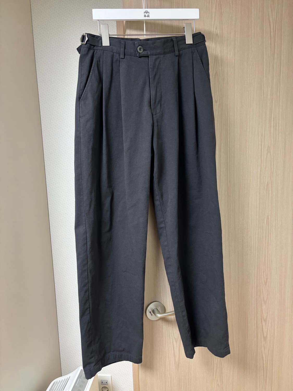 (0) 노운 와이드 치노 팬츠 차콜 상품이미지1