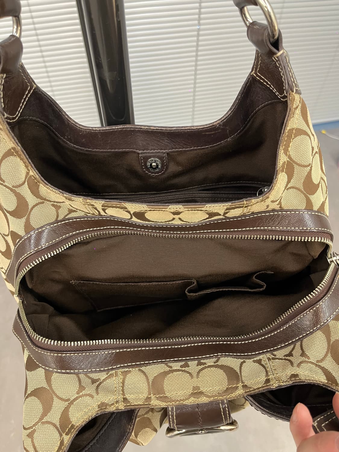 Coach Baege & Brown Shoulder Bag 상품이미지8