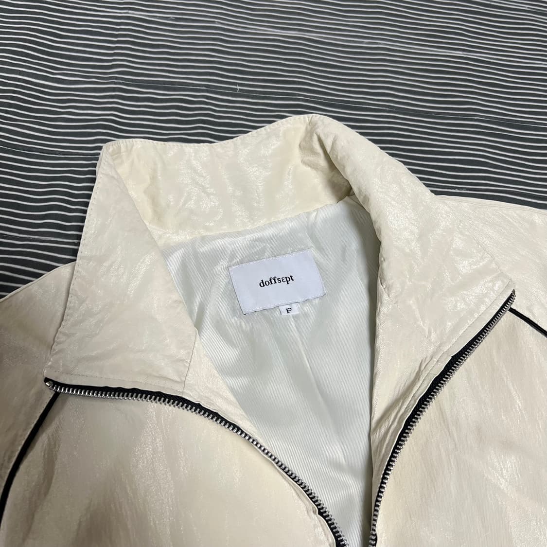 도프셉 레더 윈드브레이커 아이보리 상품이미지5