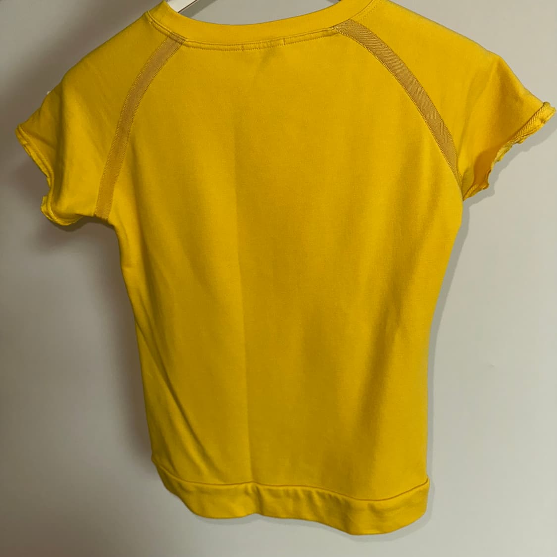 moncler women’s yellow raglan short slee 상품이미지4