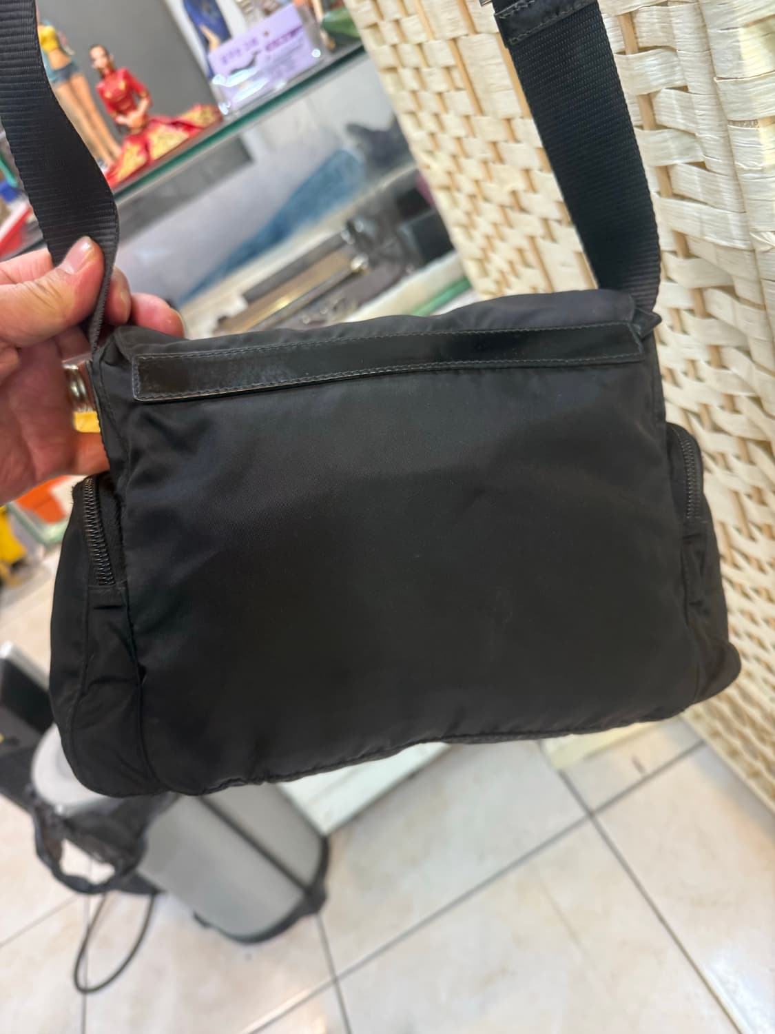 정품 프라다 나일론 사이드포켓 메신저백 팝니다 상품이미지4