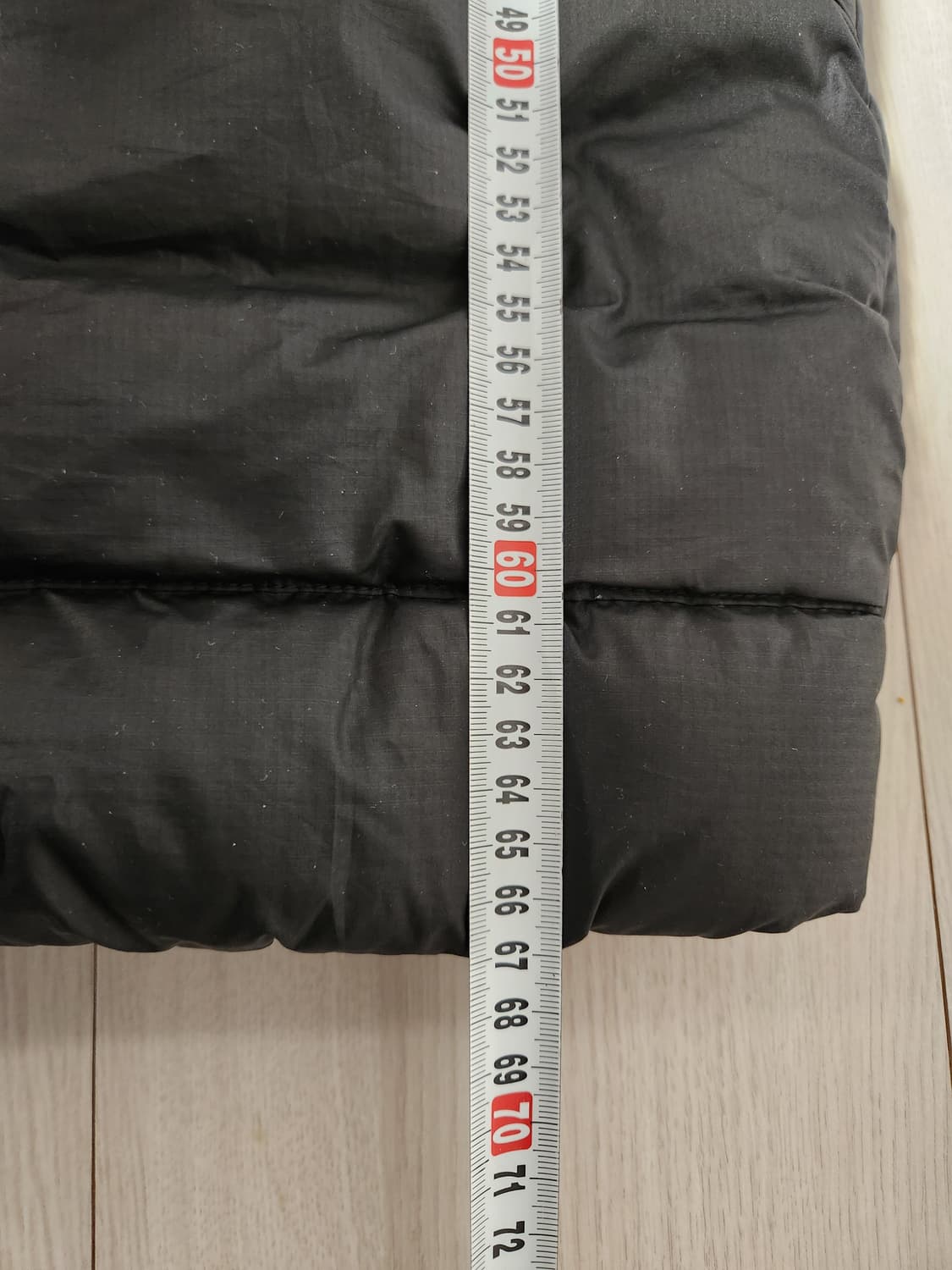 아디다스 푸퍼 덕다운 자켓 블랙 색상입니다. 사이즈는 105(XL)이고, 상품이미지4