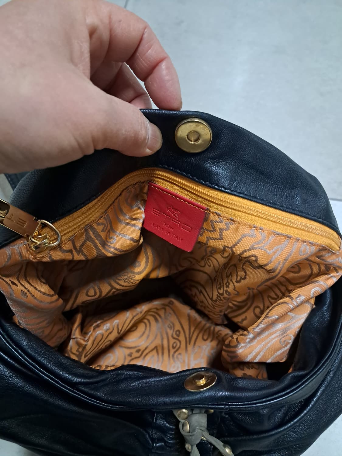 에트로 블랙 가죽 숄더백(정품) 상품이미지3