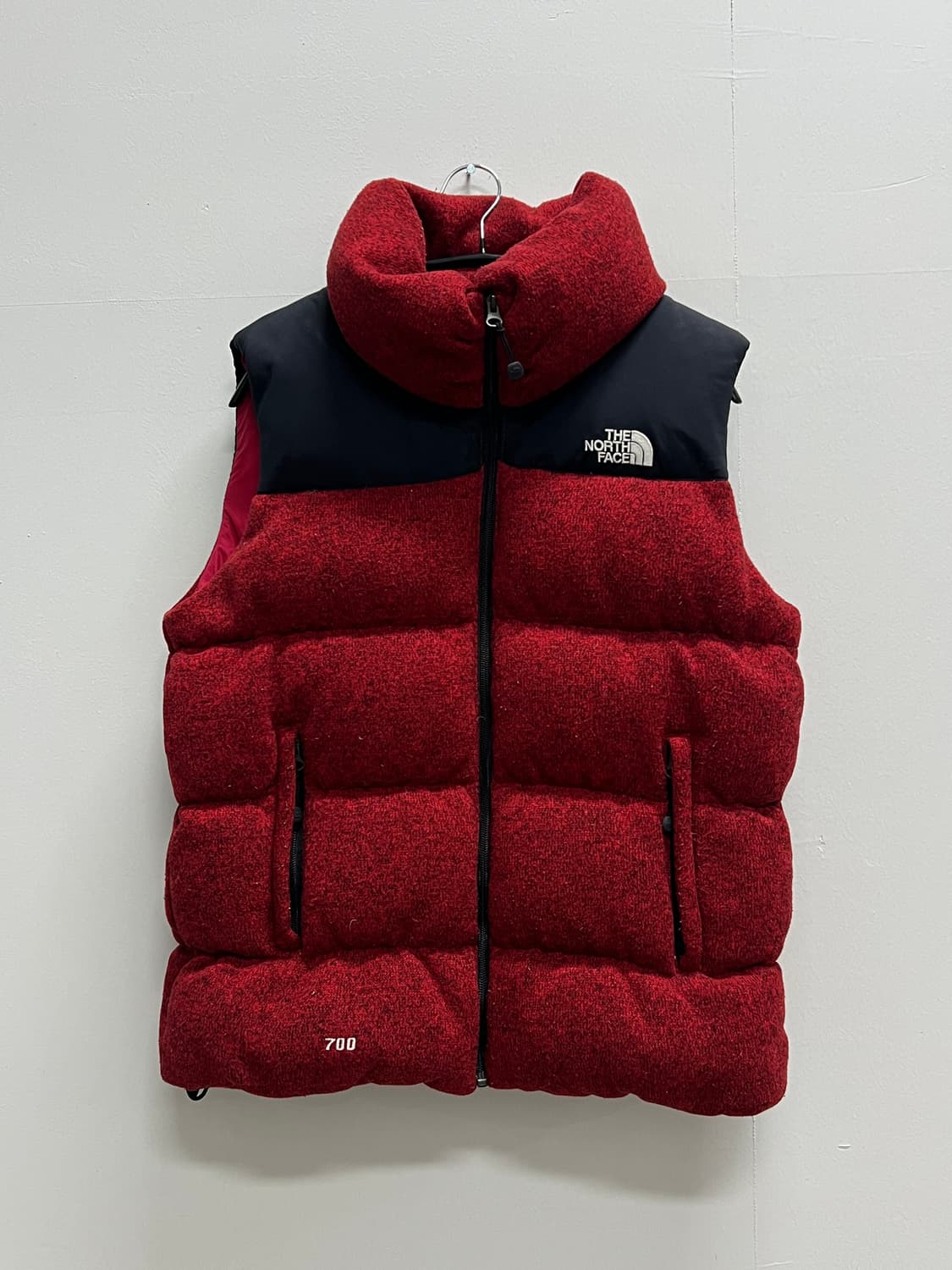 노스페이스 화이트라벨 700필 구스다운 니트 패딩 조끼 레드 상품이미지2