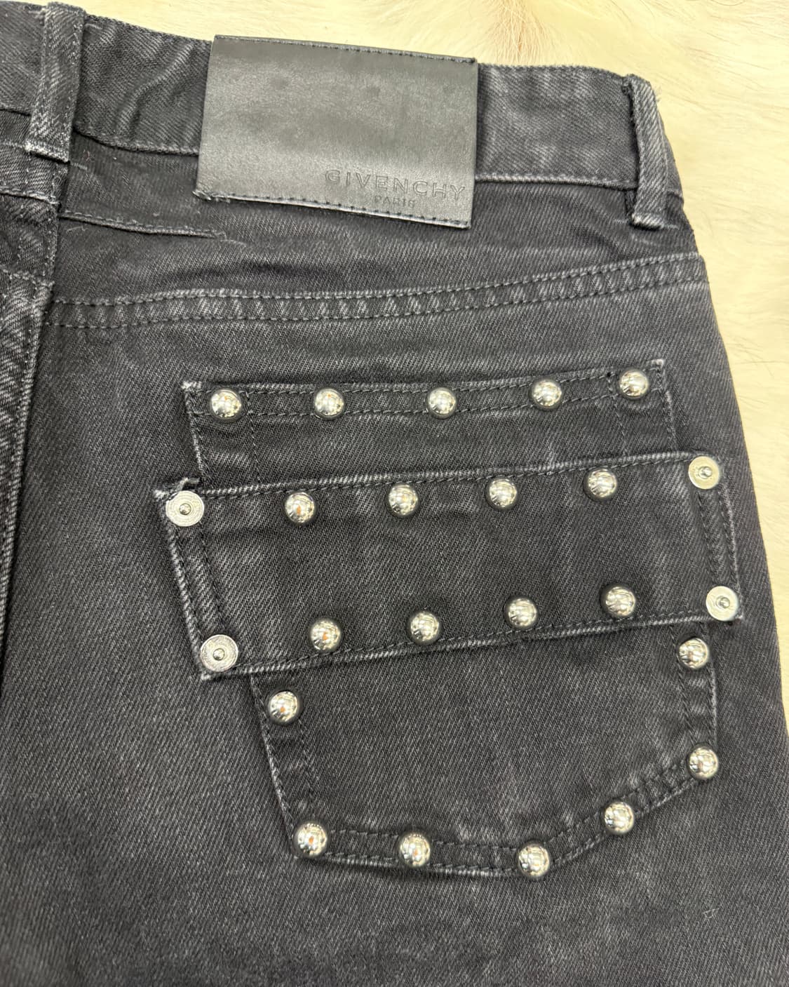 지방시 16ss 백포켓 스터드 슬림 데님 진 상품이미지2