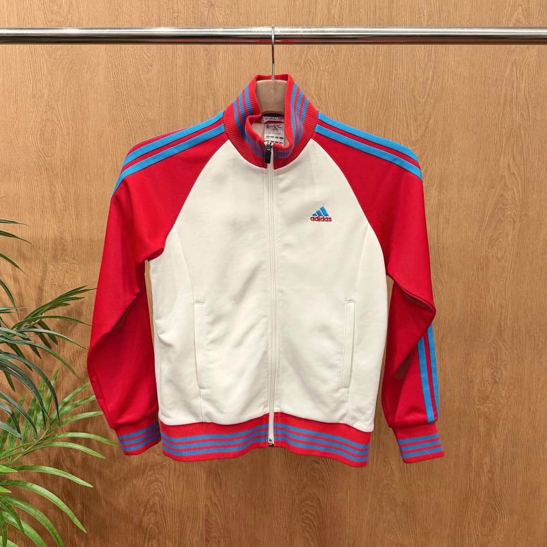 아디다스 져지 레드 배색 블루 삼선 로고 자수 디테일 아이보리 상품이미지1