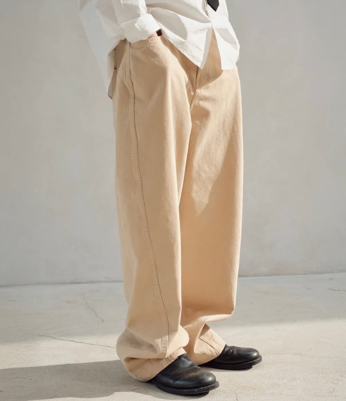 다이브인 커브드 치노 팬츠 베이지 상품이미지1