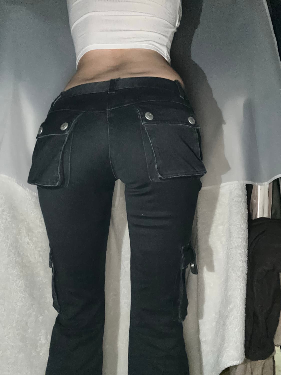 지퍼 포켓 디테일 블랙 로우라이즈 카고부츠컷 팬츠 상품이미지2