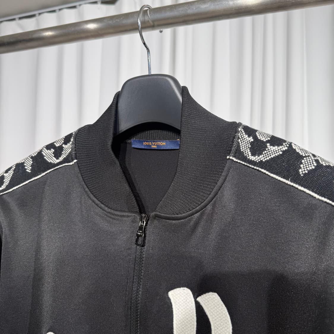 (M) 루이비통 LV로고 플라워 모노그램 트랙 자켓 상품이미지3