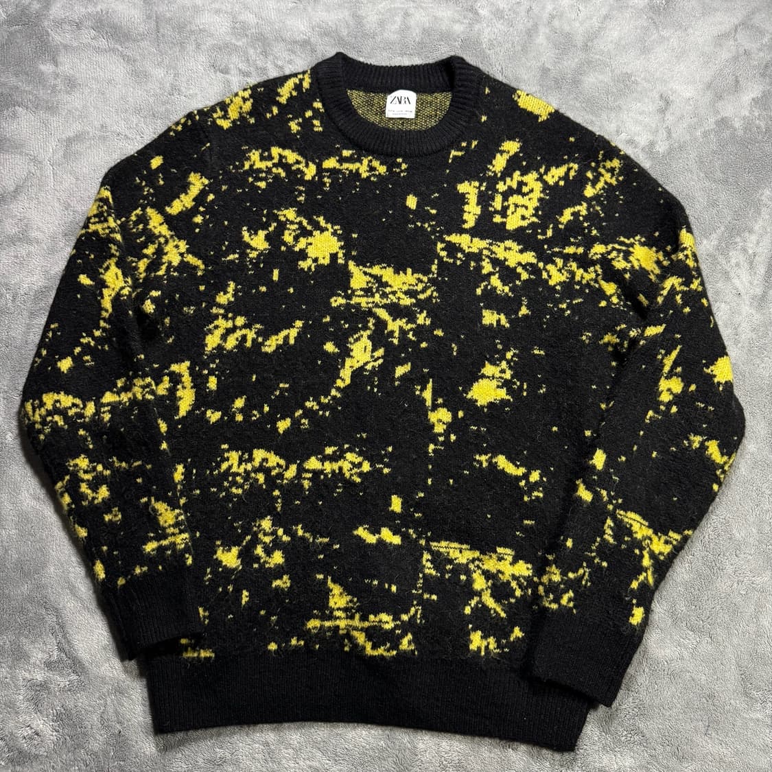 자라 블랙/옐로우 패턴 니트 상품이미지1