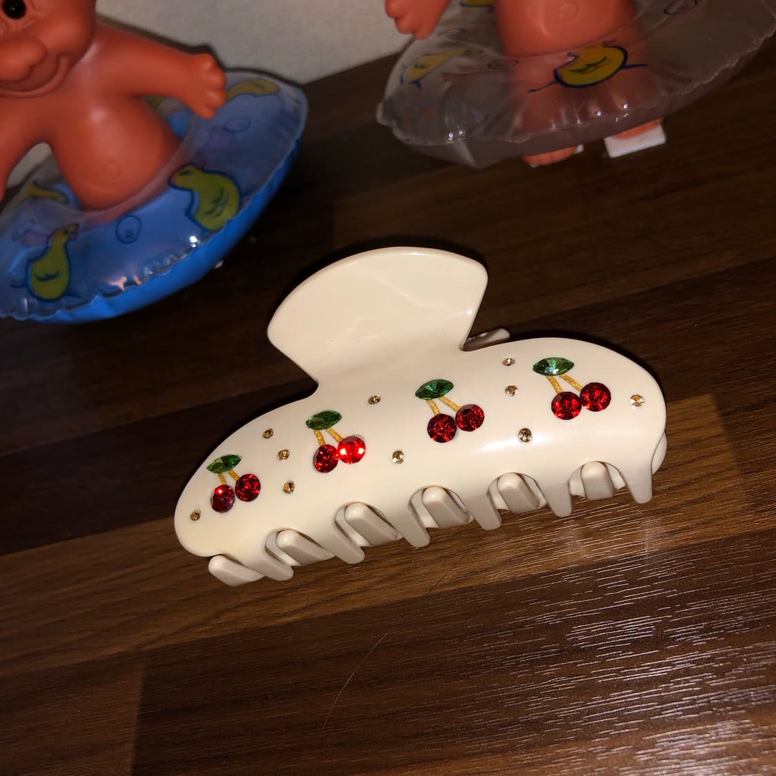 체리 베이지 집게핀 🍒 15,000 상품이미지1