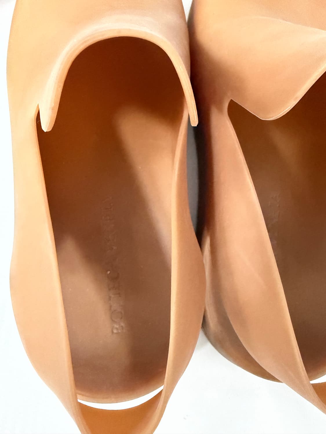 정품) 보테가베네타 남성 퍼들 러버 클로그 샌들 41 상품이미지7